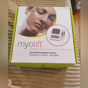 Myolift True-Microcurrent Device - White with Lime Accents